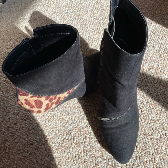 Kelly & Katie Leopard-Heeled Stiletto High Heel Booties with Zipper Pattern - Picture 3 of 8